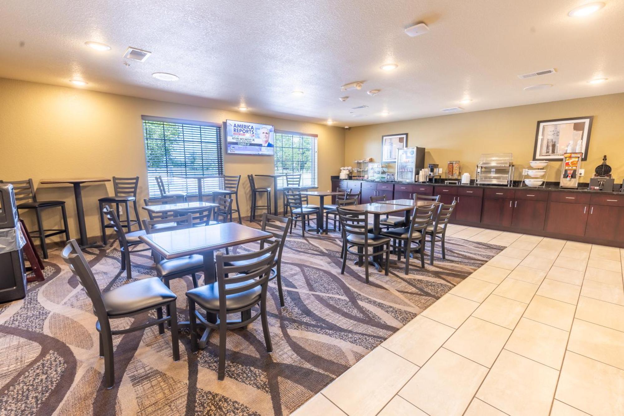 Cobblestone Inn & Suites - Winters Exterior photo